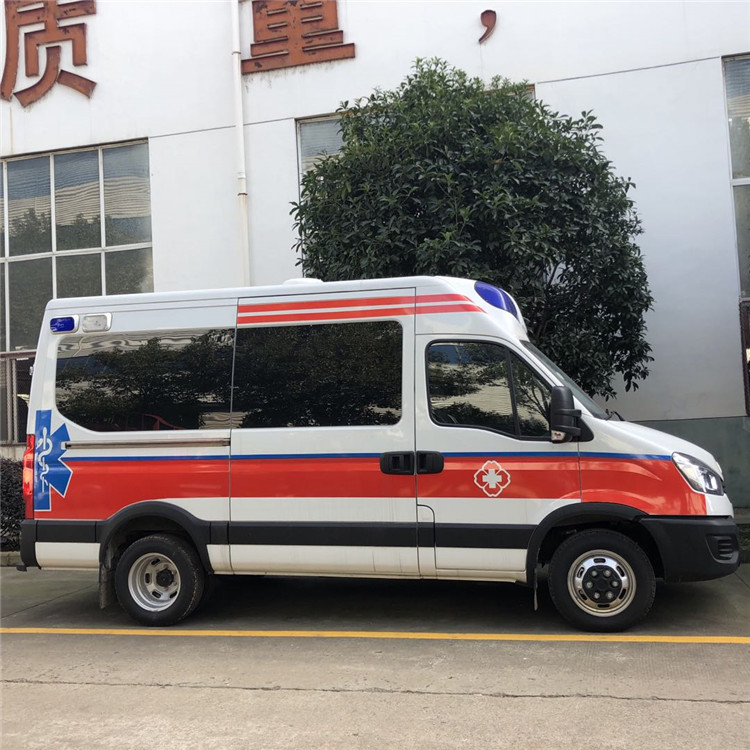 ディーゼル燃料のタイプICUの中型の義務の救急車のイヴェコ移動式4*2の病院
