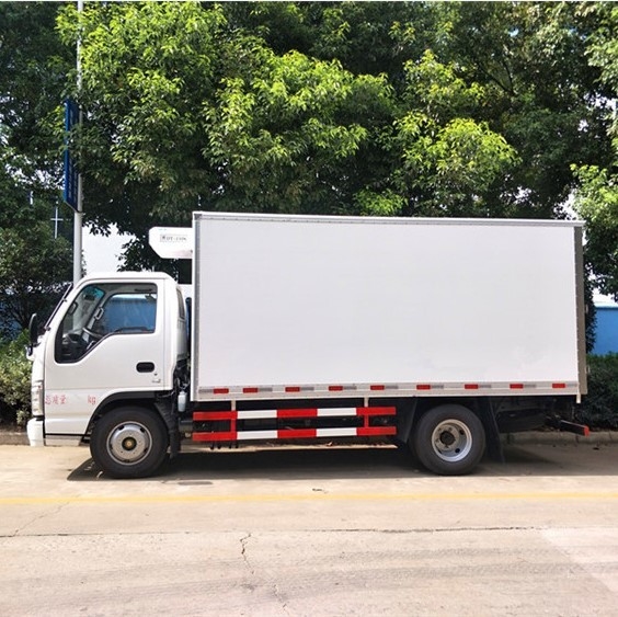 日本 4*2 ISUZU 冷蔵庫 トラック PTOシステム 5トンの冷蔵庫 トラック
