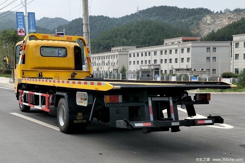 ディーゼル燃料のタイプ緊急のレッカー車のレッカー車5600*2350 Mm 4x2