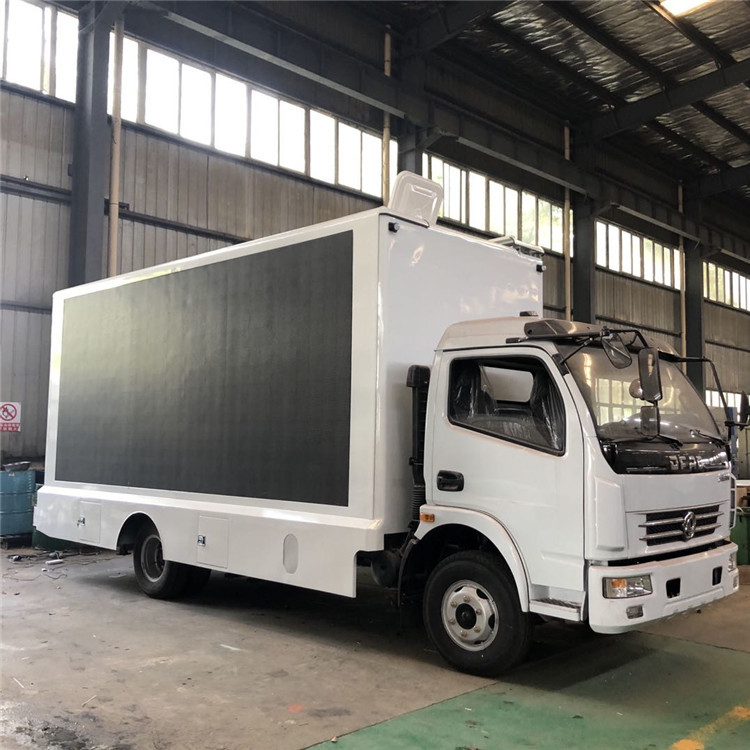 Dongfengの移動式トラックは表示4x2屋外のために防水移動式LED広告車を導いた