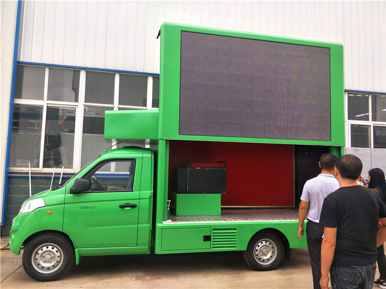 Foton小型移動式LEDのトラックP3 P4移動式LEDスクリーンのトラック4の車輪
