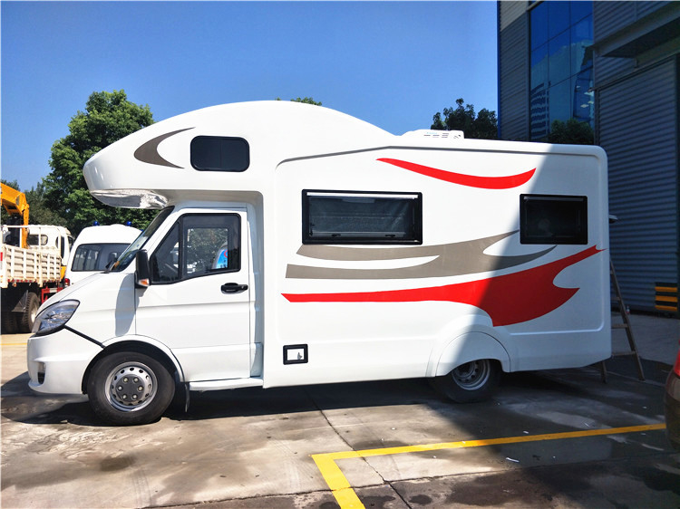 自動変速機RV CaravanヴァンFotonの飾られるガラス繊維の屋外のキャンプ車