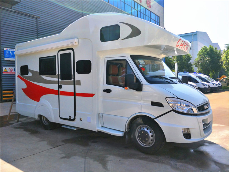 自動変速機RV CaravanヴァンFotonの飾られるガラス繊維の屋外のキャンプ車