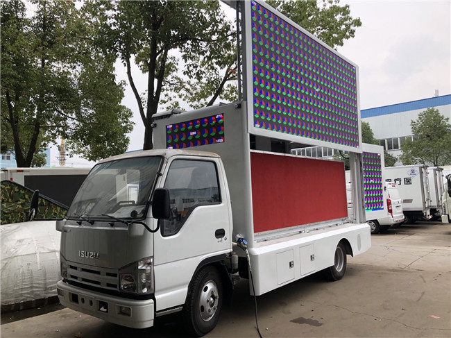 発電機およびスピーカーが付いている移動式掲示板のトラックのLhdのディーゼル燃料のタイプを広告するP5 LED