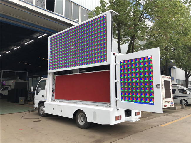 発電機およびスピーカーが付いている移動式掲示板のトラックのLhdのディーゼル燃料のタイプを広告するP5 LED