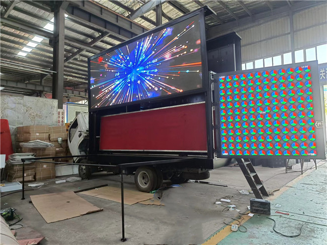 16ft 220V モバイル LED ディスプレイ トラック 3 サイド P4 デジタル LED トラック スクリーンリフティング