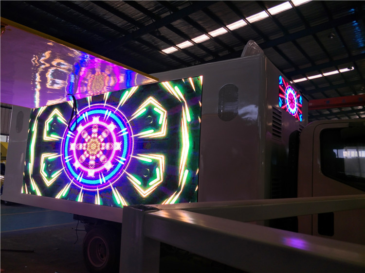 P4デジタルの掲示板のトラック屋外192 * 192mm LEDスクリーンのヴァンの防水高い明るさ