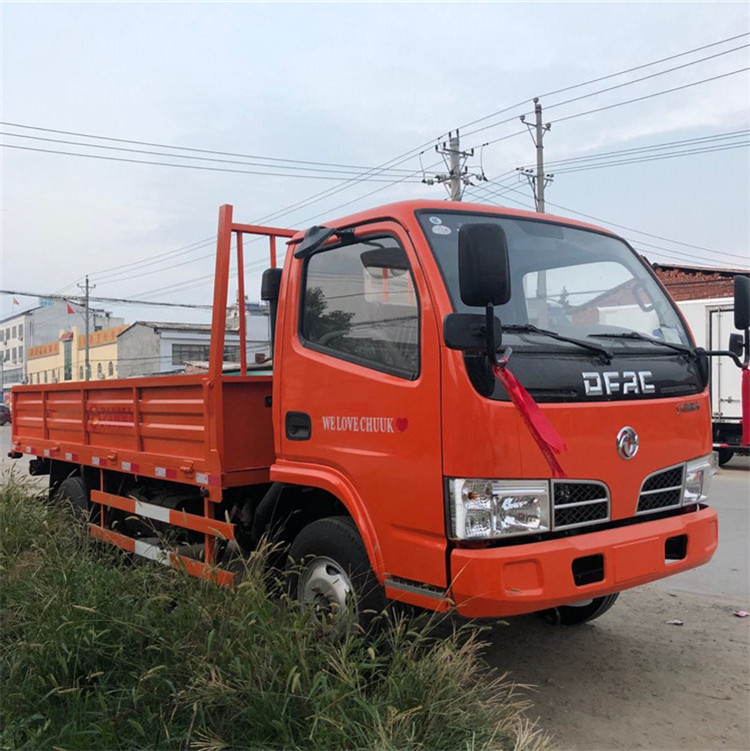 100Km/h軽量貨物バンは82hp 4*2のディーゼル燃料のタイプをトラックで運ぶ