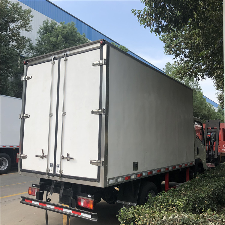 95km/H軽量貨物バン箱のトラック4x2 5トンのディーゼル燃料のタイプ