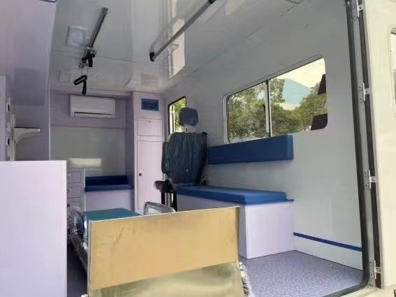130km/H 病院ICU車両 IVECO 緊急医療のための輸送救急車