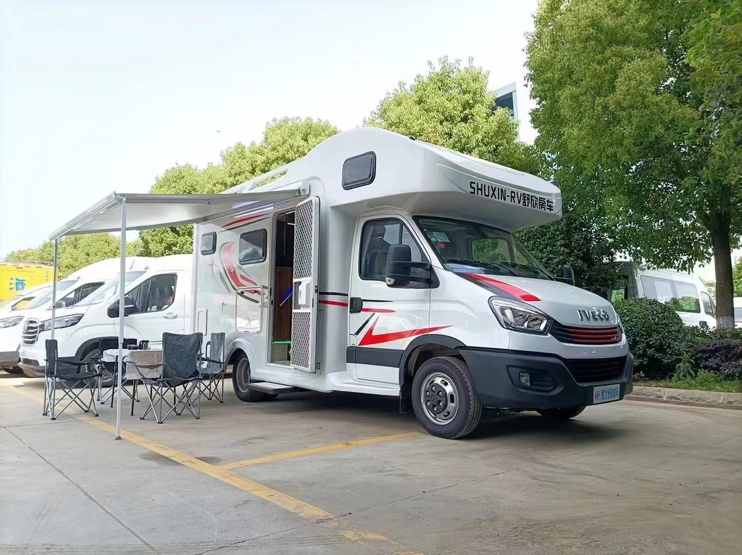 トラベルトレーラー RV キャンピングカム 裸 ローロ船または卸貨船によるワックス