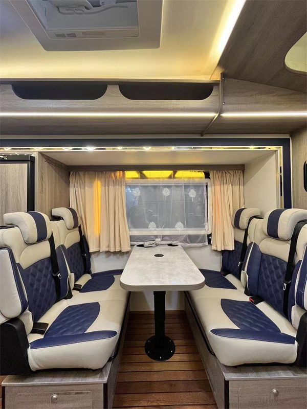 トラベルトレーラー RV キャンピングカム 裸 ローロ船または卸貨船によるワックス