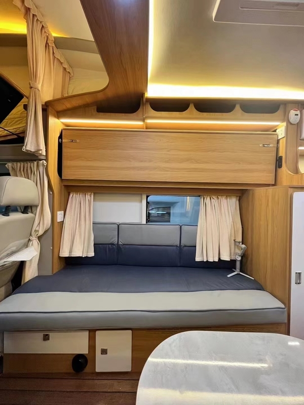高馬力トラック ベッドキャンピングカー OE NO. CLW 車輪ベース 3360 mm キャンピングキャラバン