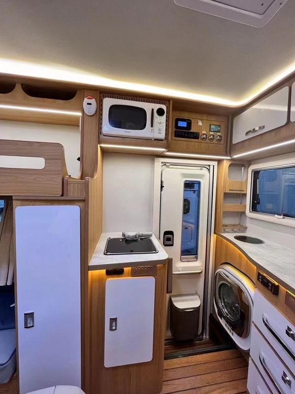 高馬力トラック ベッドキャンピングカー OE NO. CLW 車輪ベース 3360 mm キャンピングキャラバン