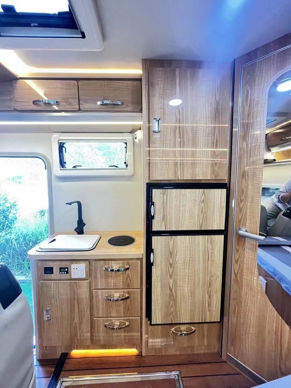6人用 カスタマイズされたISUZU モーターホーム RV キャラバンバン モバイルツアーカーユーロVI
