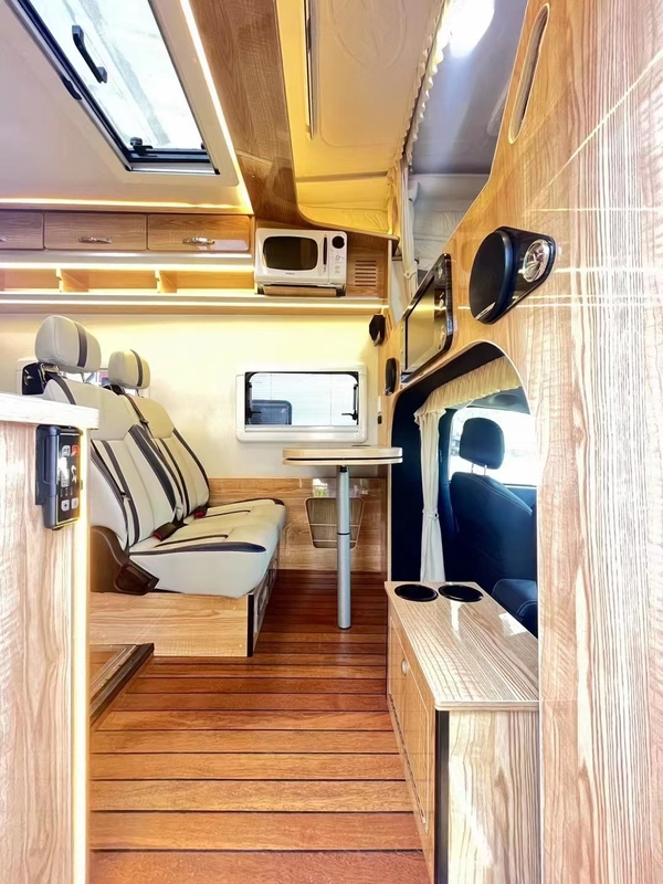 鉄筋構造 RV キャラバン バン 5998*2480*3250 タイヤ235/75R17.5を含む 16PR
