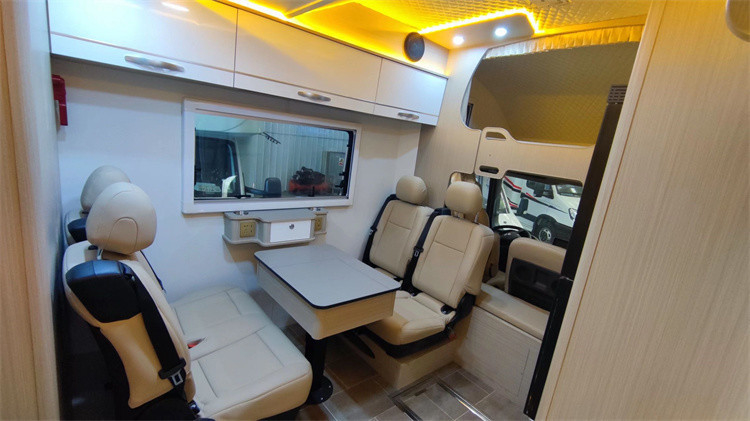 YUEJIN 4x2 モバイル・オート・モーターホーム 豪華型露天カーバン