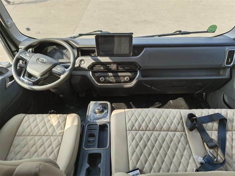 YUEJIN 4x2 モバイル・オート・モーターホーム 豪華型露天カーバン