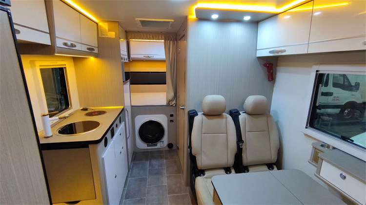 移動式旅行用トラック RV キャラバン バン 190 hp エンジン マックスペイロード 7042 kg