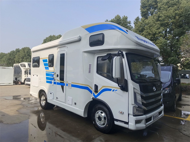 カスタムYUEJIN 4x2 ラグジュアリーRV休暇車/モーターキャラバン サウジアラビアでの販売