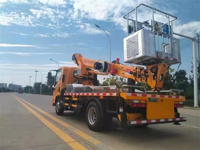 3.5T トラック用の後軸積載空中作業プラットフォーム - QuanChai Q23-132E60モデル