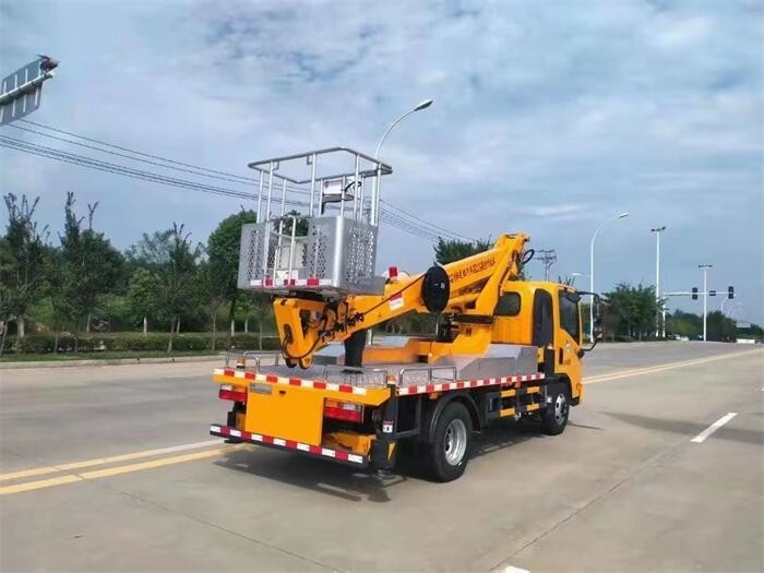 3.5T トラック用の後軸積載空中作業プラットフォーム - QuanChai Q23-132E60モデル