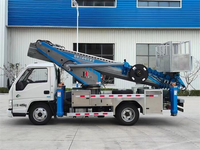 耐久性のある空中作業プラットフォーム トラック ユーロ5排出基準と3300mmホイールベース