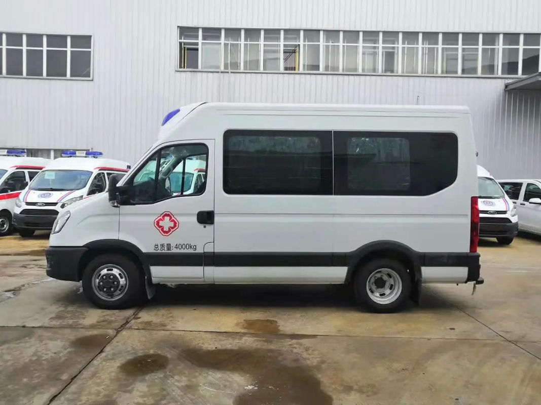プラッシュ救急車 2800mm 移動式病院トラック 先進的な機能と 215/75R16LT タイヤの仕様