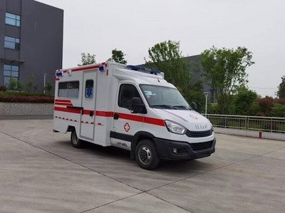 3300 車両総重量 4x4 手動トランスミッション型 救急車