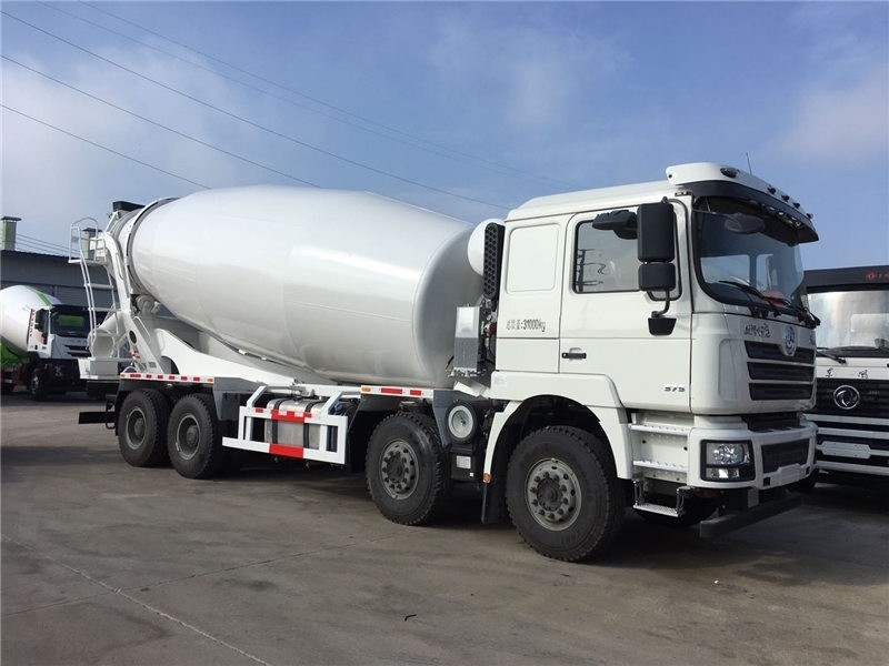 12 14 15 Cu Ft セメントミキサー 10 スピード 前へ 2 バック SINOTRUK HOWO泥混ぜトラック