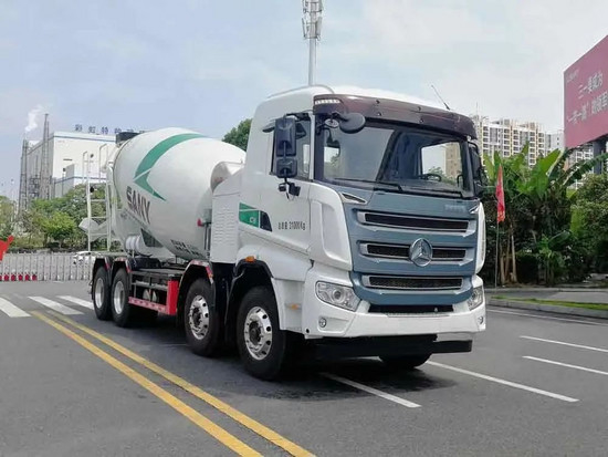 12 14 15 Cu Ft セメントミキサー 10 スピード 前へ 2 バック SINOTRUK HOWO泥混ぜトラック