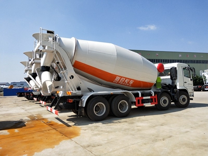 8*6 大きなセメントトラック 速度 前へ 2 逆へ SINOTRUK HOWO 建設用コンクリートミキサートラック
