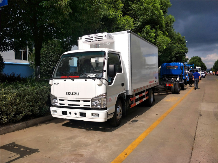 日本 4*2 ISUZU 冷蔵庫 トラック PTOシステム 5トンの冷蔵庫 トラック