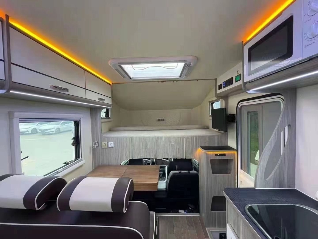 Yuejin Fotonの屋外のキャンピングカーの自動変速機4*2 Motorhome RVのキャラバン