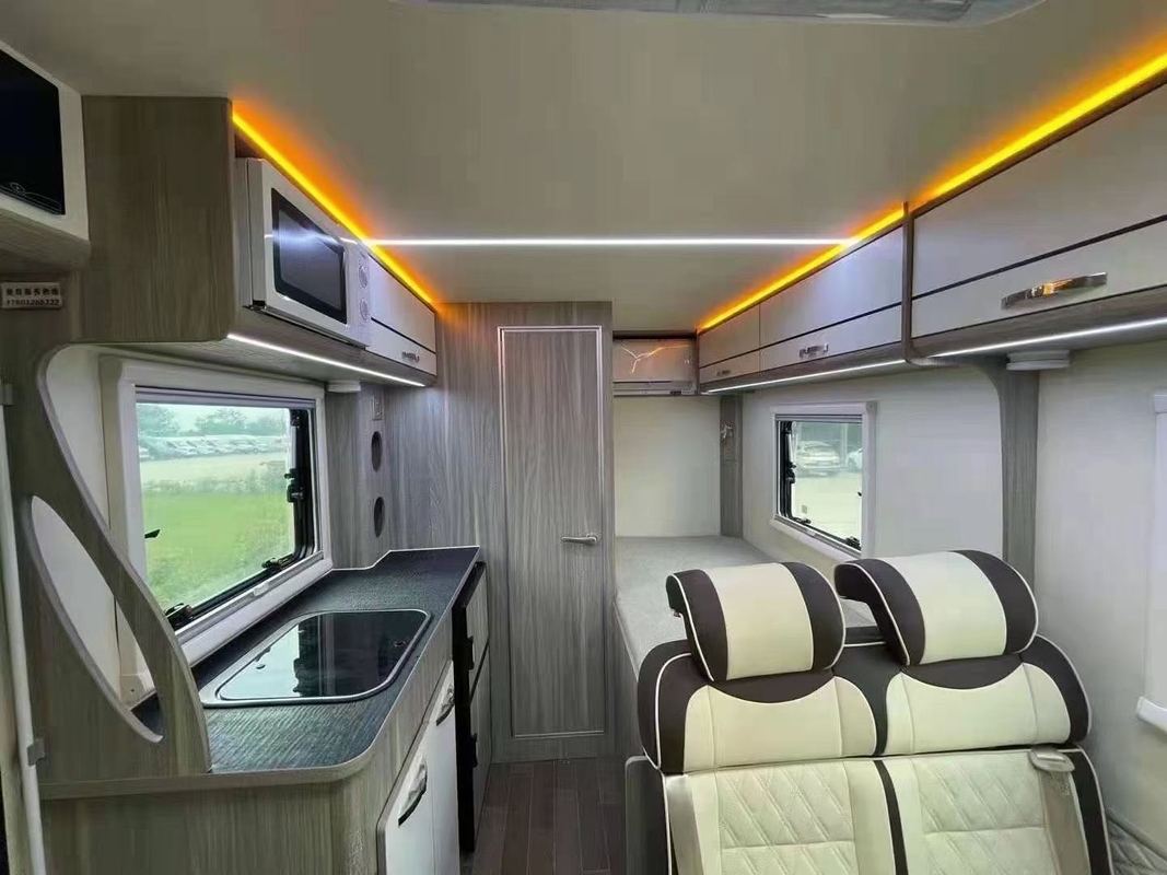 Yuejin Fotonの屋外のキャンピングカーの自動変速機4*2 Motorhome RVのキャラバン