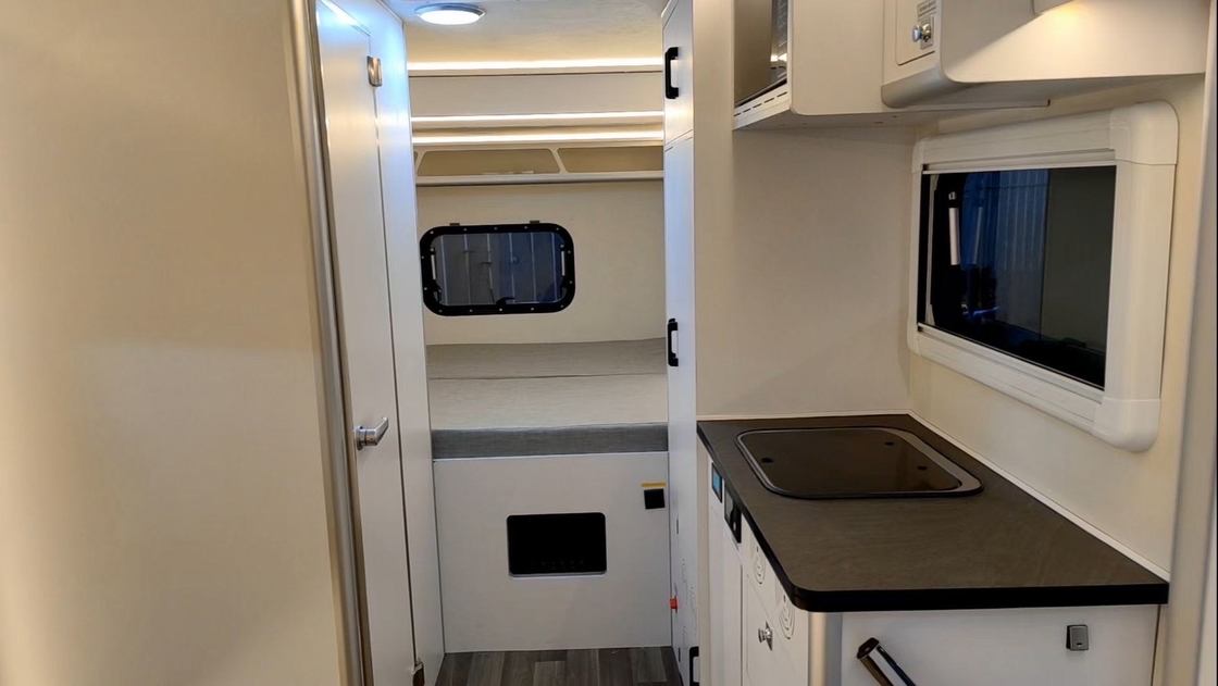 ガラス繊維箱RV CaravanヴァンDecorated Shell 220Vの屋外の家
