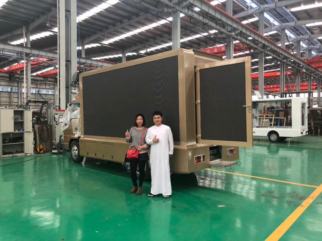 LEDスクリーン 車とオーディオ 屋外広告 ロードショー ステージ トラック ディーゼル マニュアル